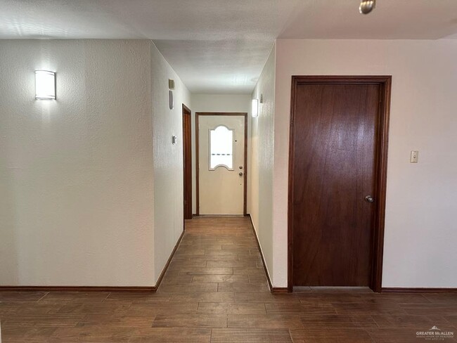 1105 Cardinal Ave in McAllen, TX - Building Photo - Building Photo
