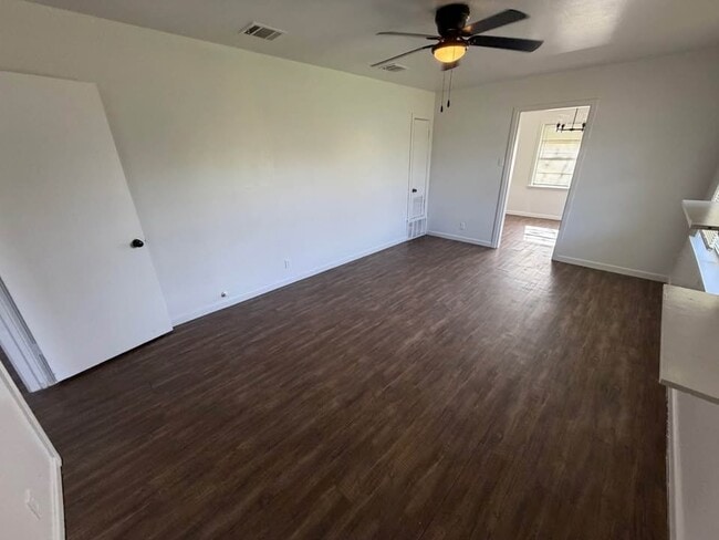 344 Leroy Pkwy in Elm Mott, TX - Building Photo - Building Photo