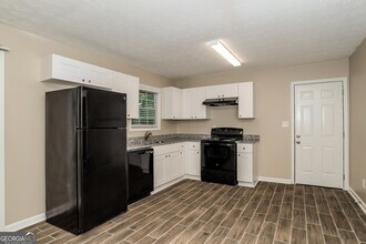 677 Selden Ct in Jonesboro, GA - Building Photo - Building Photo