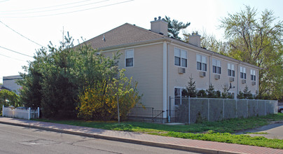 Fairfield Courtyard North At Farmingdale in Farmingdale, NY - Foto de edificio - Building Photo