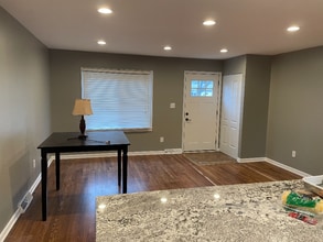 9914 England Dr in Overland Park, KS - Building Photo - Building Photo