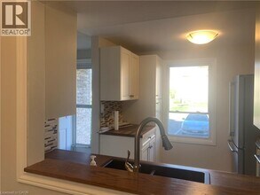 242 Lakeport Rd in St Catharines, ON - Building Photo - Building Photo