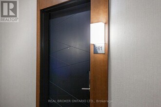 1575 Lakeshore Rd W in Mississauga, ON - Building Photo - Building Photo