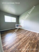 1015 Cheyenne Dr in Florissant, MO - Building Photo - Building Photo