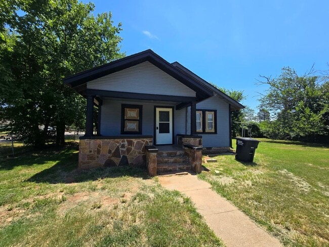 617 N Bonita Ave