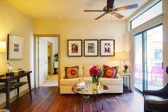 10011 Stonelake Blvd in Austin, TX - Building Photo - Building Photo