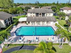 3586 La Playas Ct in Greenacres, FL - Building Photo