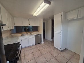 140 E El Norte Pkwy in Escondido, CA - Building Photo - Building Photo