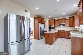 7536 San Diego Ct in Gainesville, VA - Building Photo - Building Photo