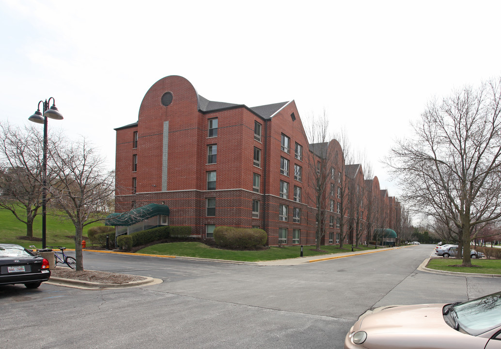 Charles Court in Naperville, IL - Building Photo