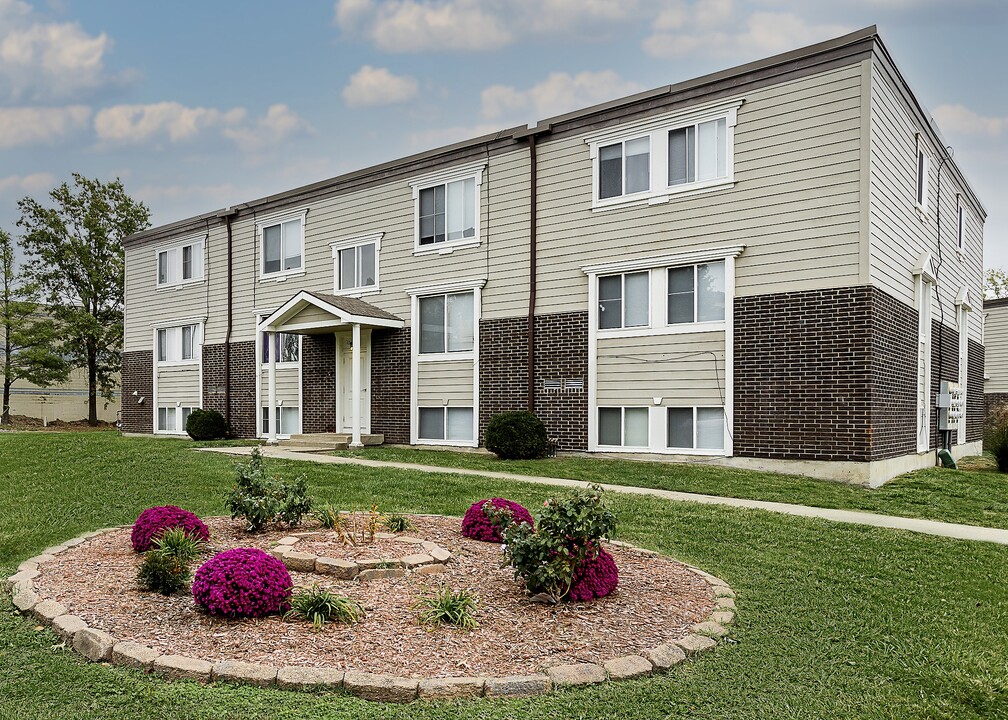 Crossroads Village Apartments in Liberty, MO - Building Photo