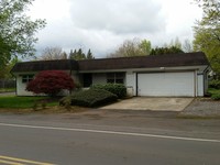 213 SE 192nd Ave in Portland, OR - Foto de edificio - Building Photo