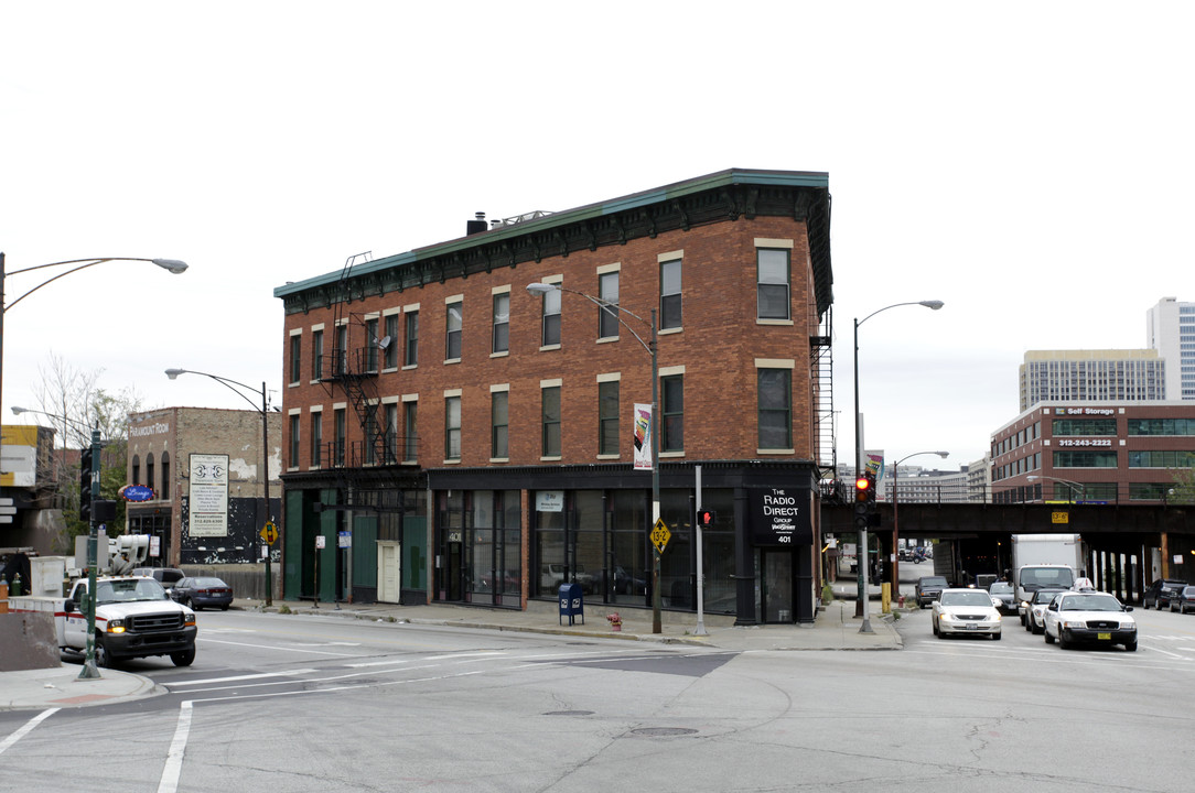 401-409 N Milwaukee Ave in Chicago, IL - Building Photo