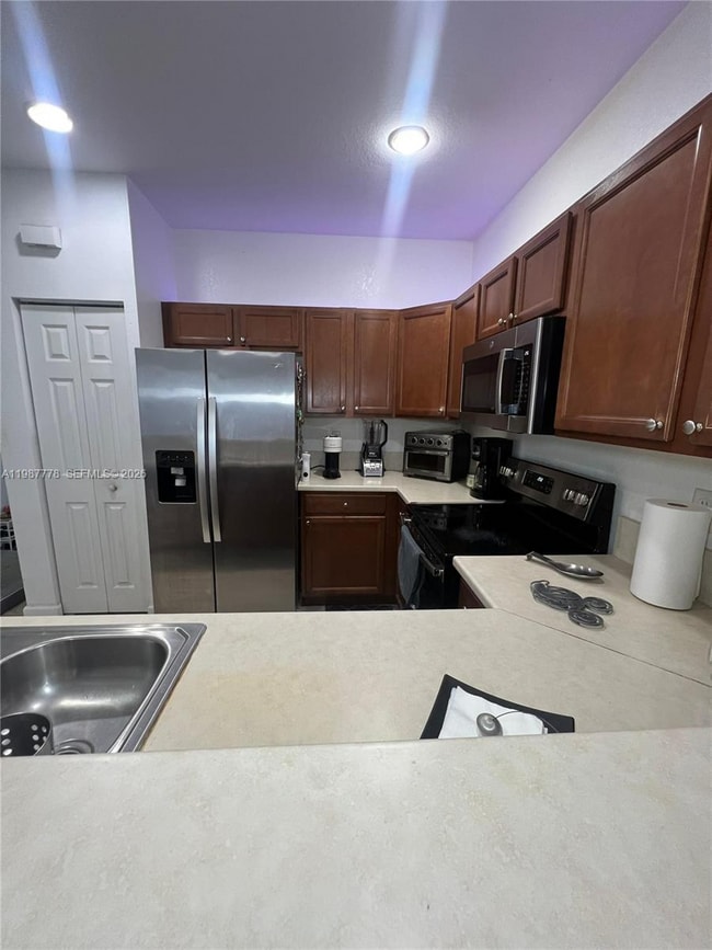 8925 W 35th Ct, Unit 0 in Hialeah, FL - Foto de edificio - Building Photo