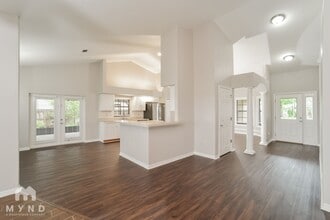 4680 Marsh Harbor Dr in Tavares, FL - Foto de edificio - Building Photo