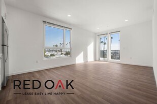 1860 N Western Ave in Los Angeles, CA - Building Photo