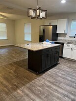 409 Lakewood Ave in Brunswick, GA - Building Photo