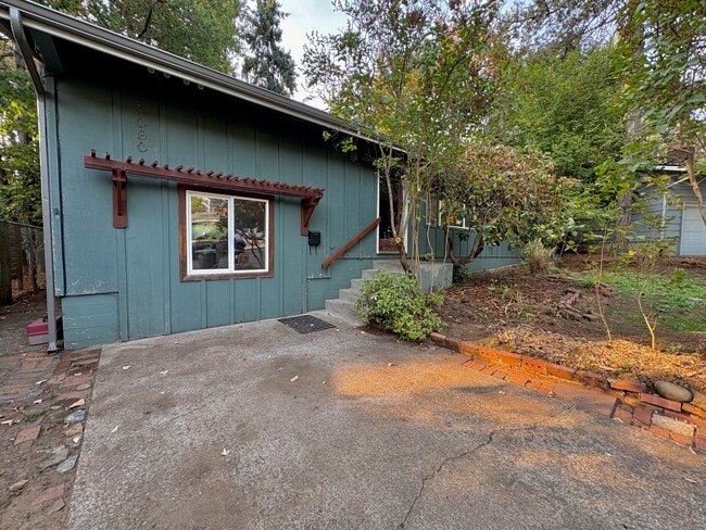 3060 Onyx St in Eugene, OR - Building Photo - Building Photo