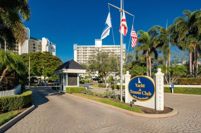 9425 Blind Pass Rd, Unit Yacht and Tennis Club in St Pete Beach, FL - Building Photo - Building Photo