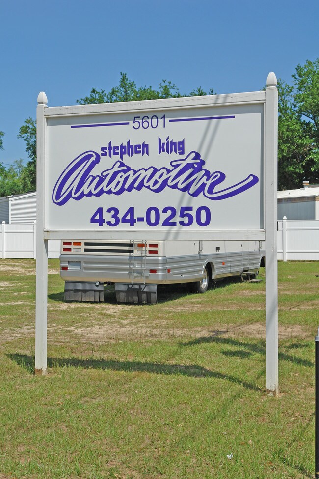 5601 W St in Pensacola, FL - Foto de edificio - Other