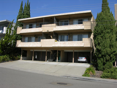 16288 Saratoga in San Leandro, CA - Building Photo - Building Photo