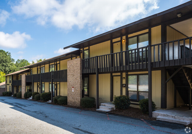 Gentian Court in Columbus, GA - Foto de edificio - Building Photo