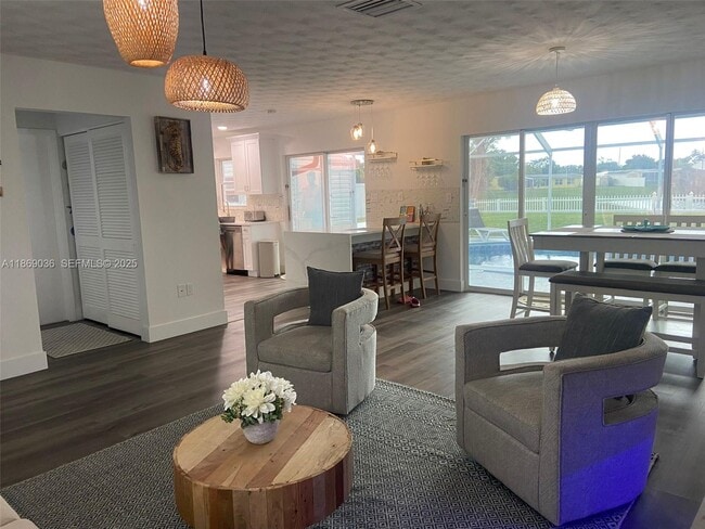 3169 Conway Blvd in Port Charlotte, FL - Building Photo - Building Photo