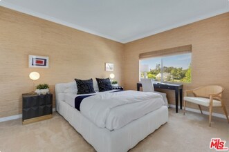 612 S Barrington Ave, Unit 416 in Los Angeles, CA - Foto de edificio - Building Photo