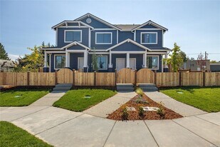 1119-1119 18th St in Anacortes, WA - Building Photo