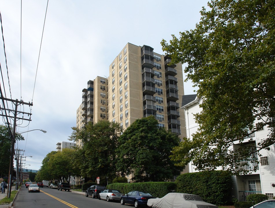 Soundview Towers in Stamford, CT - Foto de edificio