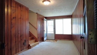 12 Oak Hill Rd in Southborough, MA - Building Photo - Building Photo