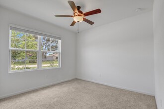 2550 SE Rock Springs Dr in Port St. Lucie, FL - Foto de edificio - Building Photo