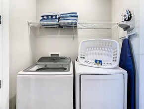 856 Driving Range Ct in Kissimmee, FL - Foto de edificio - Building Photo