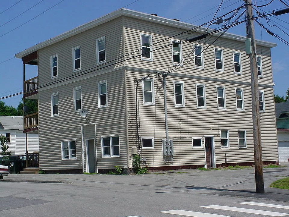 15 Washington St in Augusta, ME - Foto de edificio