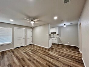 232 S Main St in Burleson, TX - Building Photo - Building Photo