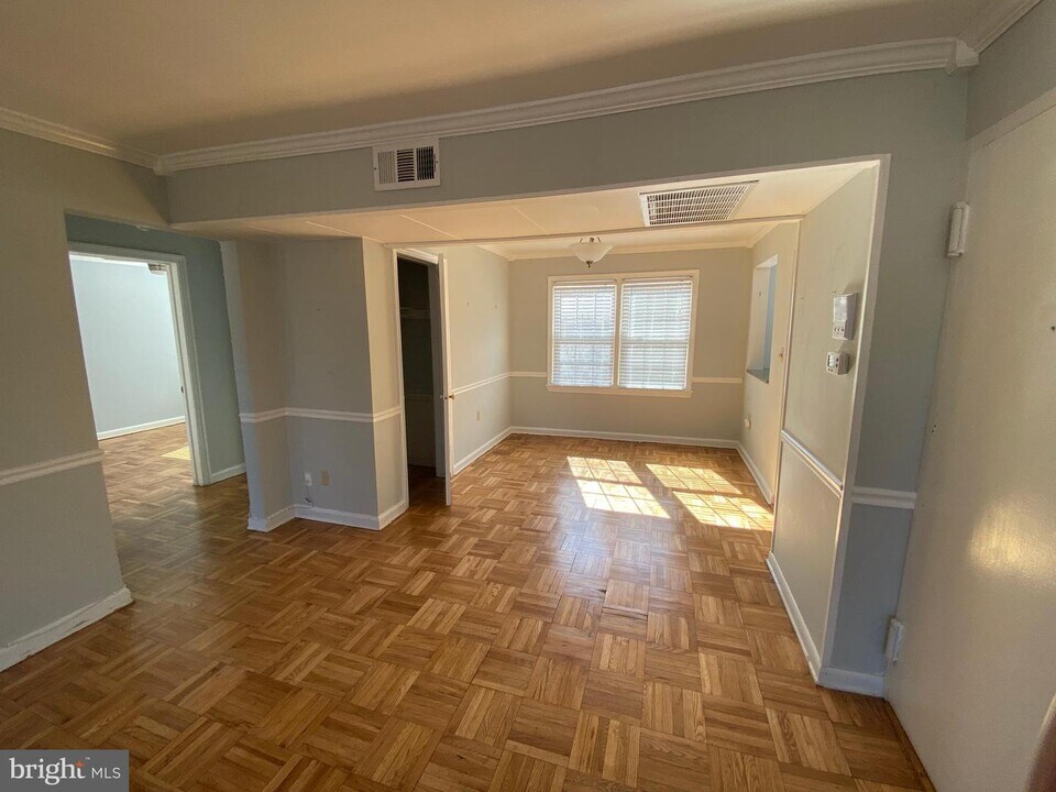 6715 W Wakefield Dr-Unit -C1 in Alexandria, VA - Building Photo