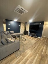310 Woodhill Dr in Redding, CA - Building Photo - Building Photo