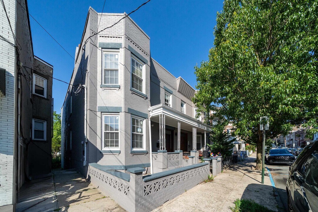 1306 27th St in North Bergen, NJ - Building Photo