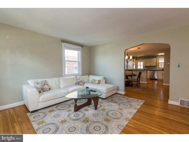 property at 118 W 4th Ave