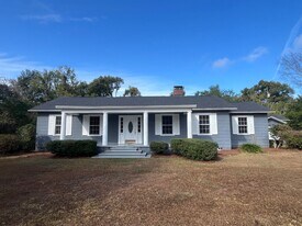 1218 Irvin Ave SW in Live Oak, FL - Building Photo
