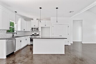 319 Lamaloa Ln in Bastrop, TX - Building Photo - Building Photo