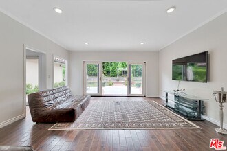 11182 W Sunset Blvd in Los Angeles, CA - Building Photo - Building Photo