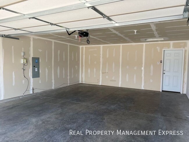 3 Bedroom 1.5 Bathroom Townhome in Sioux Falls, SD - Building Photo - Building Photo