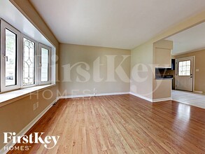 786 N Shore Dr in Crystal Lake, IL - Foto de edificio - Building Photo