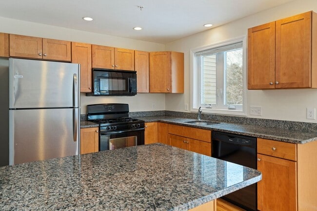 Jefferson Court in Dover, NH - Foto de edificio - Interior Photo