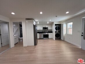 946 S Lucerne Blvd in Los Angeles, CA - Building Photo - Building Photo