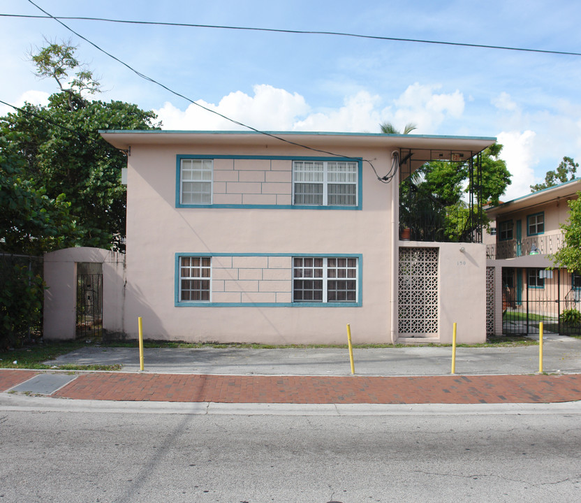 150 SW 17th Ave in Miami, FL - Building Photo