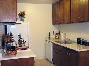 Summerwood Apartments in North Highlands, CA - Building Photo - Building Photo