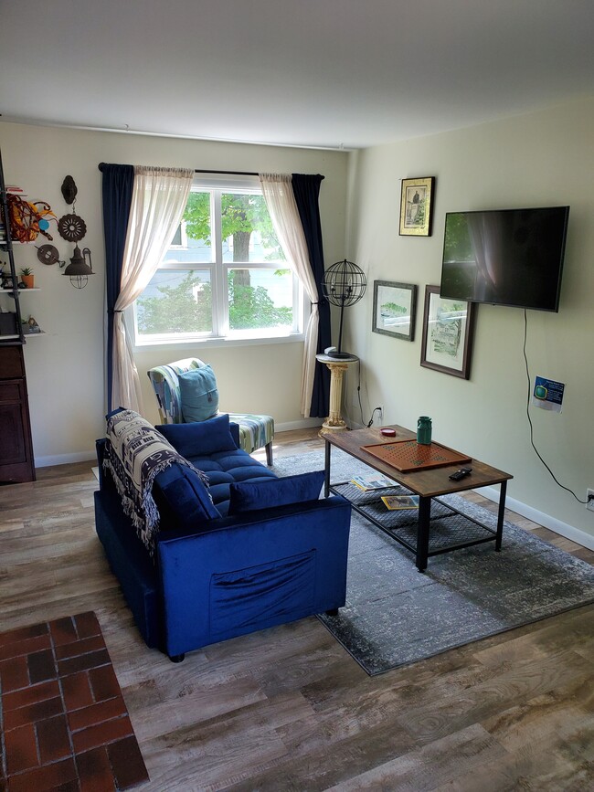 347 Water St, Unit Peggys studio in Saugatuck, MI - Building Photo - Building Photo