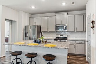 13309 Emerald Mallard Dr in Texas City, TX - Building Photo - Building Photo